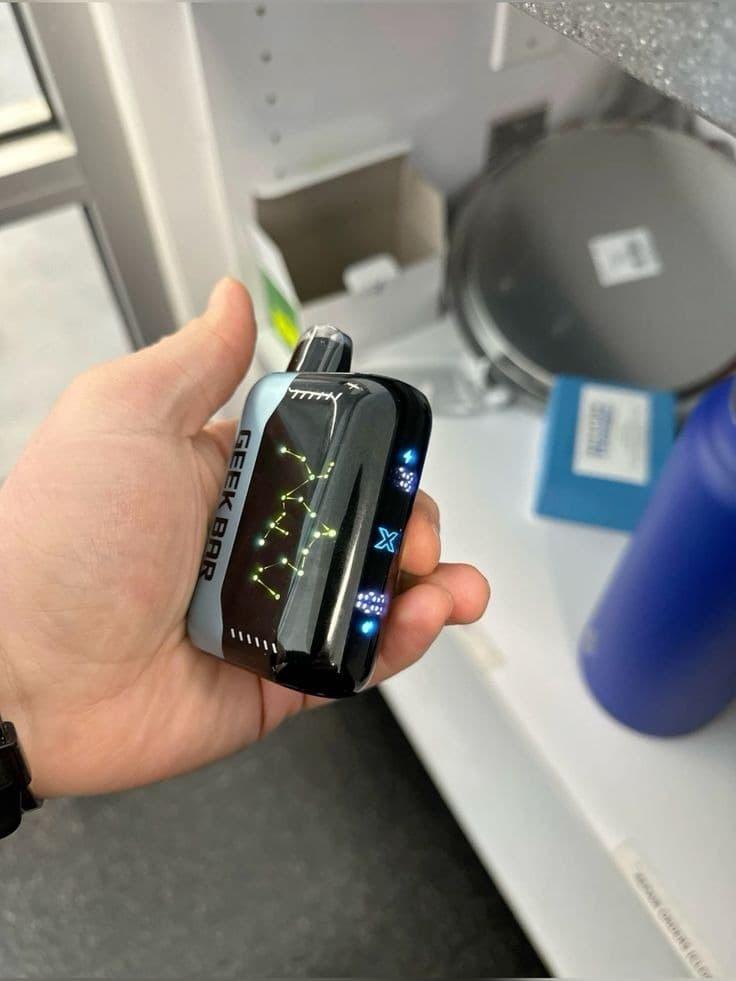 IBvape testet e.l.f. liquid metallic eyeshadow und liefert IBvape Stylingtipps für strahlend metallische Augen