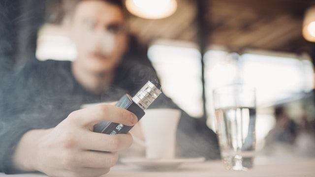 IBVape Shop erklärt wie man reagiert wenn kleinkind hat an e-zigarette gezogen – Erste Hilfe Risiken und Prävention für Eltern
