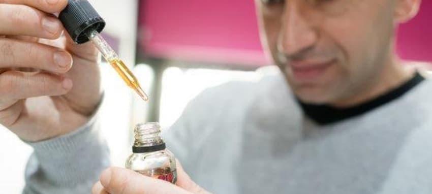 Jednorazowy e-papierosy Trends und e.l.f. liquid metallic eyeshadow swatches im Vergleich