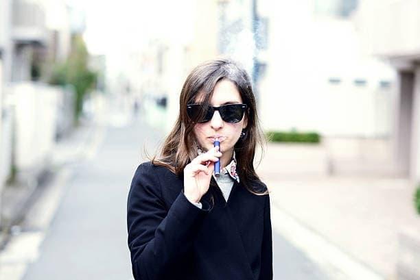 Elektronické cigarety und zoll einfuhr von e-zigaretten Ratgeber für Reisende, Händler und Online-Käufe - Regeln, Gebühren und sichere Mitnahme