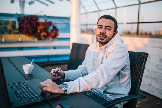 E-Zigaretten Kaufberatung 2025 – Vorteile, Tests und Tipps warum die dünne e zigarette für Einsteiger überzeugt